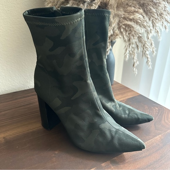 Camo Ankle Boots - Jeffrey Campbell - Picture 3 of 7